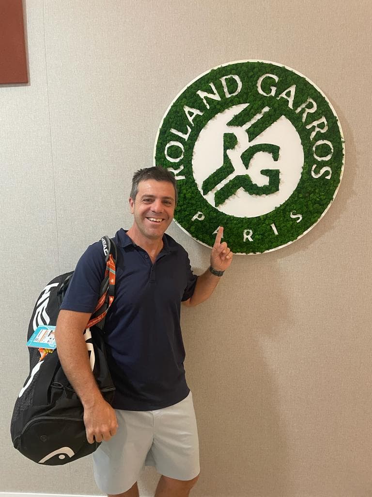 Juan Pablo Pagano standing at Roland Garros